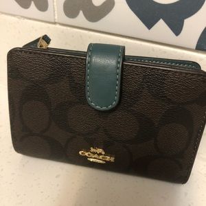 Coach Medium Corner Wallet